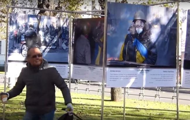 У Латвії повністю знищили виставку про Майдан