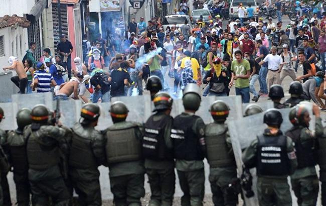 Число жертв в Венесуэле достигло 60 человек