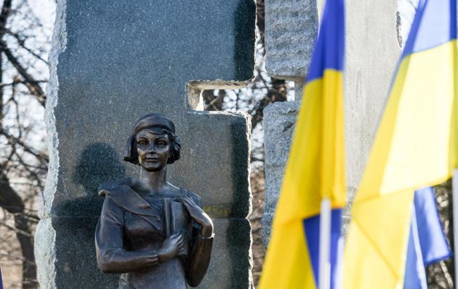 У Києві вандали осквернили пам'ятник Олені Телізі