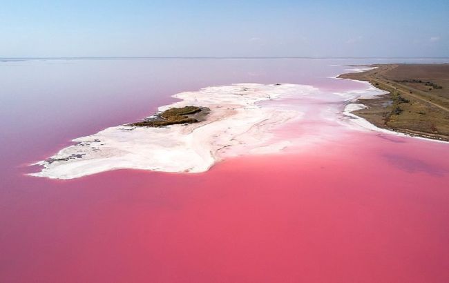 "Закордонні" дива в Україні: п’ять рожевих озер, які вражають красою