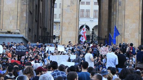 В Грузии объявили масштабную акцию на десятый день протестов