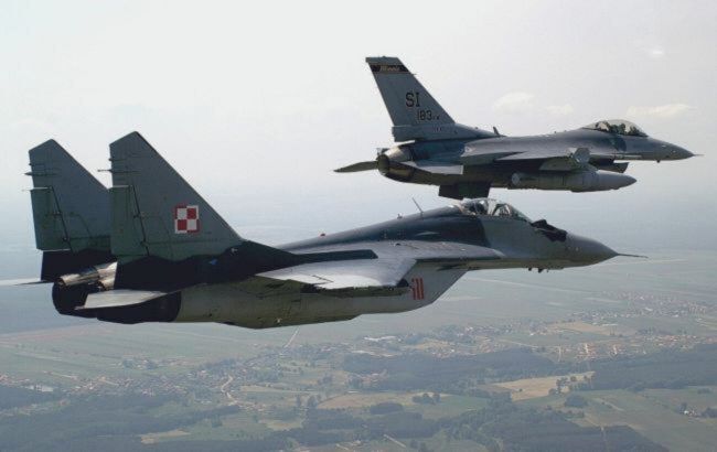 В Польше подняли военную авиацию из-за ракетной атаки по Украине