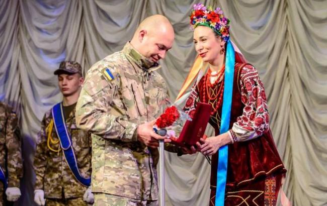 Боец, потерявший обе ноги, получил орден "Народный Герой Украины"