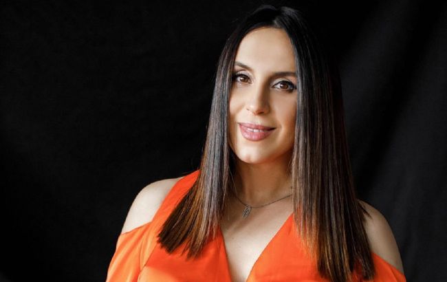 Увірватися в літо: вагітна Джамала показала, як релаксує у басейні