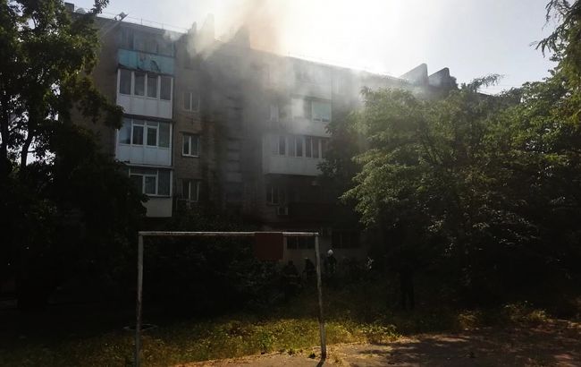 У Херсоні загорілася п'ятиповерхівка, вогонь охопив 500 кв. м даху