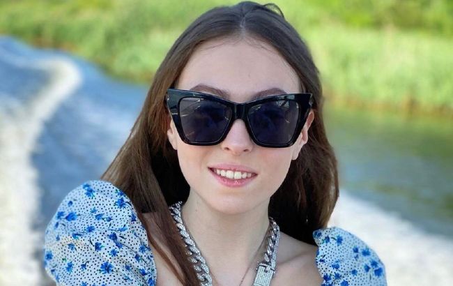 Дочь Оли Поляковой с гипсом на ноге впервые показала лицо бойфренда