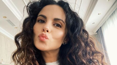 Без краплі макіяжу: Настя Каменських підкорила натуральною красою на фото з фламінго