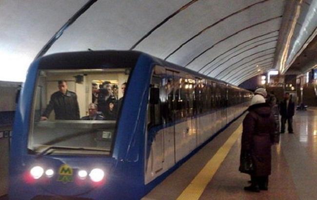 Пассажиры киевского метро удивлены надписями на русском