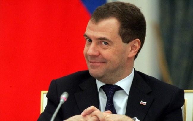 Такой большой мальчик. В соцсетях поздравили Медведева с юбилеем