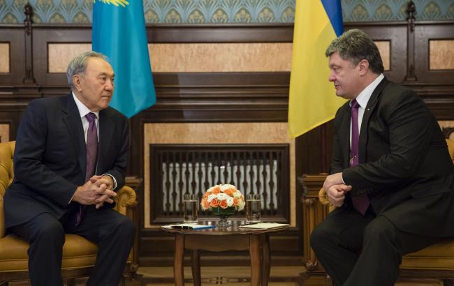 Порошенко і Назарбаєв обговорили введення миротворців на Донбас