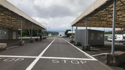 На Донбасі відновили пропуск через КПВВ "Новотроїцьке"