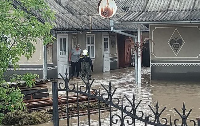 Затопить чотири райони: ДСНС попереджає про паводки в Карпатах
