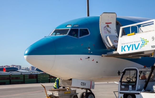 Перший з початку карантину чартер з туристами вилетів з України