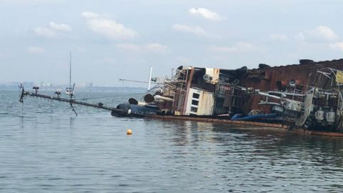 В Одесі знову фіксують забруднення моря через затонулий танкер