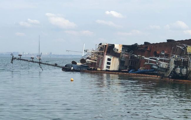 В Одесі знову фіксують забруднення моря через затонулий танкер