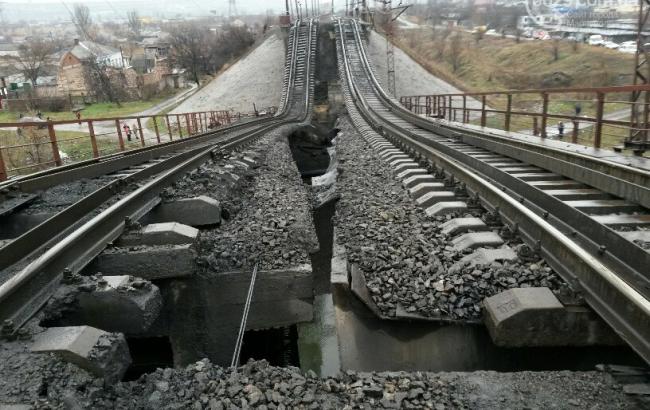 У Маріуполі відновили залізничний міст через Кальчик