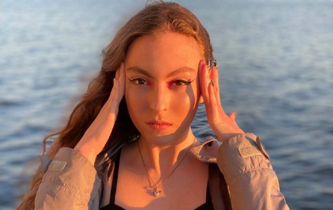 Юна красуня: 15-річна дочка Полякової підкорила фігурою в купальнику