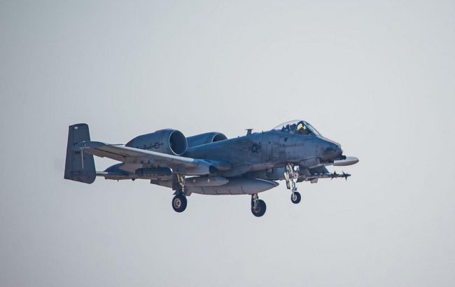 З'явились кадри ймовірного ураження літака США в небі Ірану