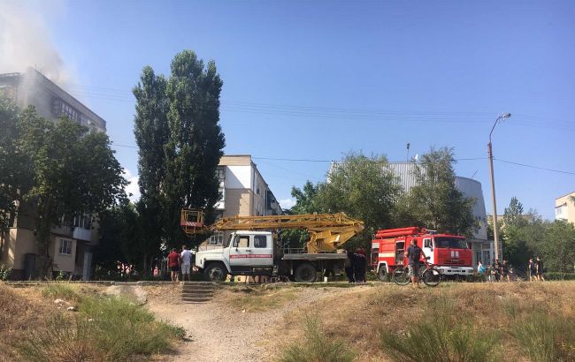 В Новой Каховке произошел масштабный пожар в многоэтажке: фото и видео инцидента