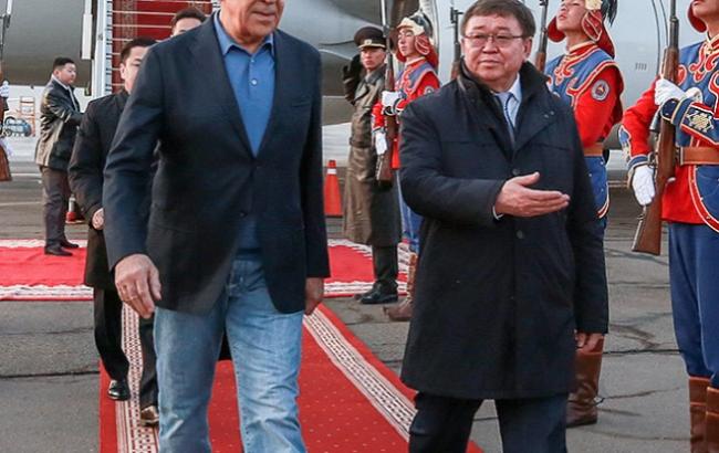 "Не встиг переодягнутися": МЗС РФ пояснив появу Лаврова в джинсах