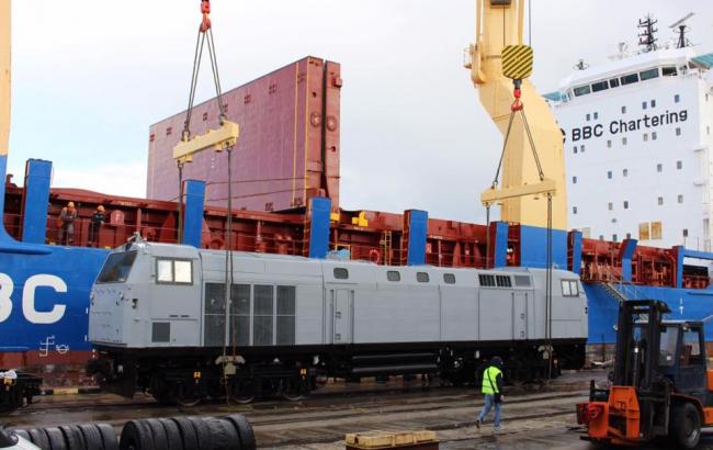 В порту Черноморска выгрузили 7 локомотивов General Electric для "Укрзализныци"