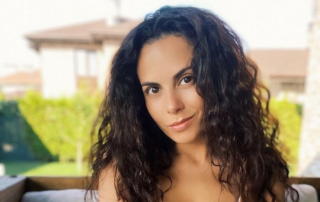 Купальник и грубые кроссовки: Настя Каменских похвасталась необычным луком