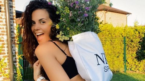 Які ніжки! Настя Каменських в міні-шортах зарядила мотивацією на залишок літа