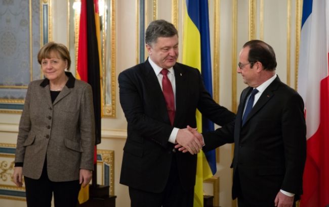 Меркель і Олланд підтвердили збереження санкцій проти РФ до повного виконання мінських угод