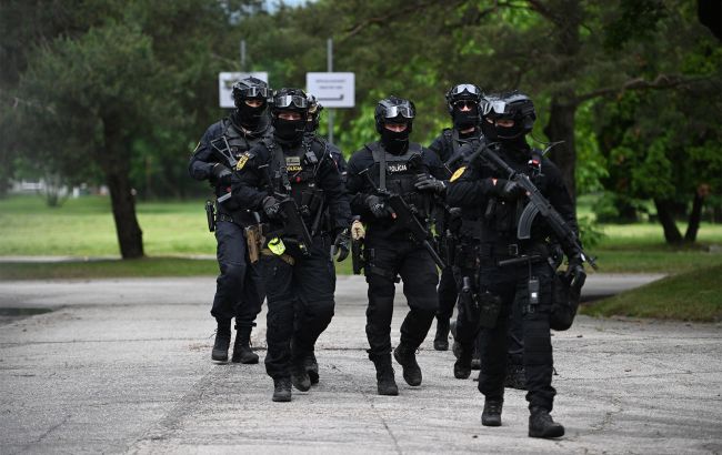 Спецслужбы Чехии и Словакии провели рейд в Днепре, задержали "минера" зарубежных школ
