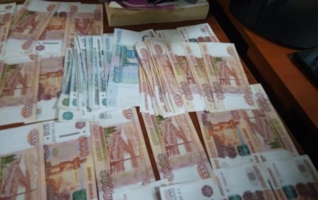 Житель Херсона пытался вывезти в Крым более 440 тысяч рублей
