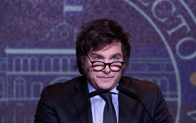 Президент Аргентини розіграв свою останню зарплату депутата в ефірі Instagram