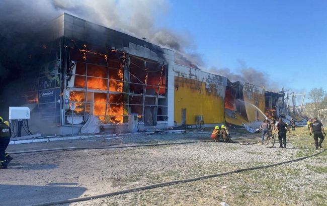 Обстріл ТЦ в Кременчуці. Сім'ям загиблих виплатять компенсації: про які суми йдеться