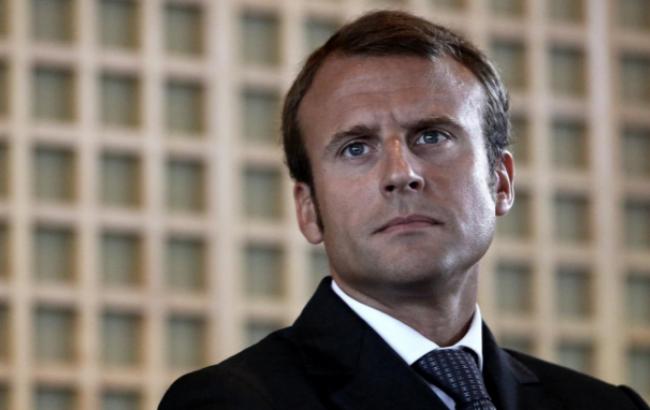 Двор Лувра, где Макрон планирует праздновать победу, эвакуировали из-за сообщения об опасности