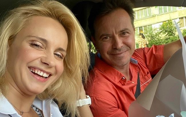 Настоящая поддержка и опора: довольная Лилия Ребрик забралась на шею к мужу