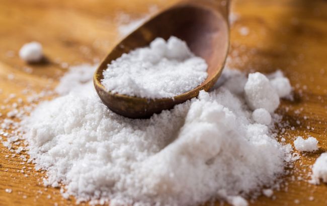 Диетолог рассказал, как именно соль влияет на давление