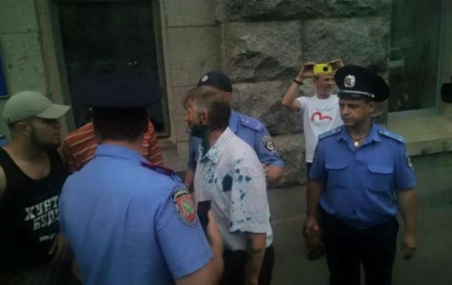 В Харькове облили зеленкой депутата, выступавшего против признания РФ агрессором