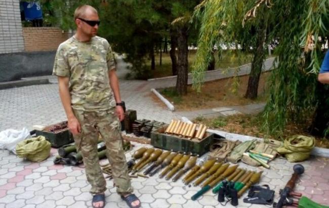 В Широкино украинские военные изъяли у боевиков склад с оружием