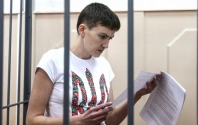 Фото: Порошенко подписал "закон Савченко"