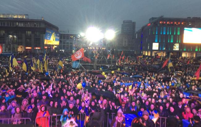 На мітинг у Дніпропетровську зібралися близько 2 тис. осіб