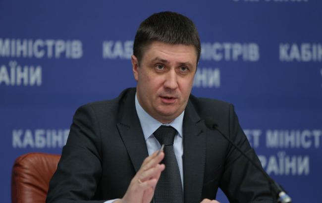 Кабмин создал комиссию по ликвидации пожара на нефтебазе под Киевом, - Кириленко