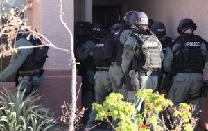 У США агент ICE застрелив жінку під час протесту: Трамп говорить про самозахист