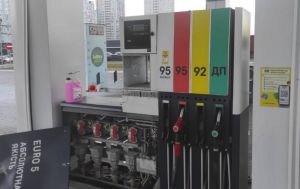 АЗК "Укрнафти" у Києві знову під ударом: який вигляд мають заправки після "прильотів"