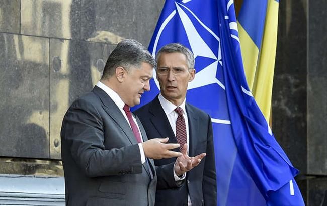 Порошенко і Столтенберг проведуть зустріч у штаб-квартирі НАТО