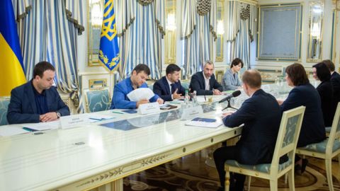 Зеленський доручив не допустити зриву запуску ВАКС