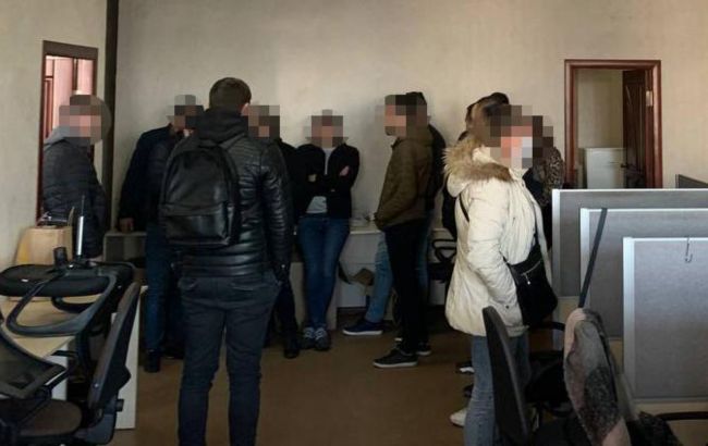 Угрожали родственникам: в Киеве разоблачили группу "черных" коллекторов