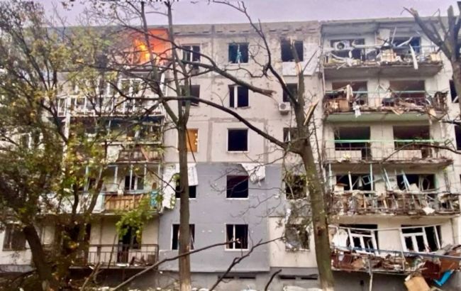 Росіяни ударили по багатоповерхівці у Павлограді, є поранені - серед них діти