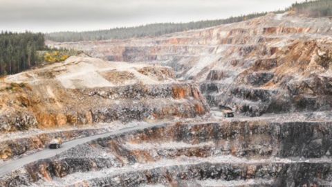 За полтора месяца руда обвалилась в стоимости на 50 долларов