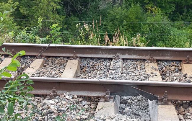 Уже второй раз за неделю. В России подорвали рельсы в Курской области