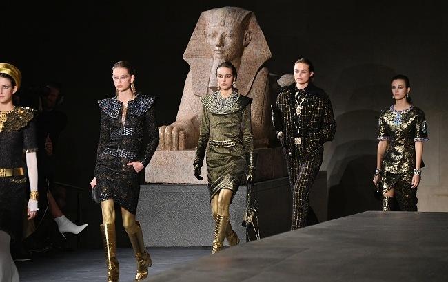 Египетское царство: в Нью-Йорке прошел "золотой" показ Chanel