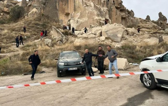 В Каппадокии произошел обвал скалы на входе в музей, есть погибшие и раненые